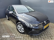 Volkswagen Golf - 1.5 eTSI Style Automaat / Camera / Stoel & Stuur verwarming 