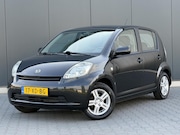 Daihatsu Sirion - 2 1.0-12V Trend 5-Deurs - Nette Auto - 140DKM