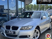BMW 3-serie - 318i Luxury Line 143PK | AUTOMAAT | NL AUTO | Trekhaak | Bi-