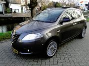Lancia Ypsilon - 0.9 Platinum 86pk Automaat Clima Leder Schuifdak 145.000km.