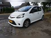 Toyota Aygo - 1.0 VVT-i Comfort 5 drs airco apk 5-2-2027 goed rijdend
