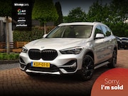 BMW X1 - xDrive20i | 4x4 | Carplay | HUD | Trekhk | Camera | 1e Eig.