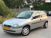Opel Corsa - 1.2i-16V Onyx