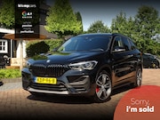 BMW X1 - sDrive20i Sportif | All-Black | Uniek | Custom | 19 inch | N