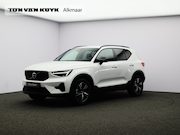 Volvo XC40 - 2.0 B4 Plus Dark / Trekhaak / Stoel+stuur+voorruitverwarming