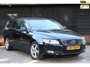 Volvo V70 - 2.0 D3 Classic Edition Xenon/Parkeersensor/Navigatie/Trekhaa