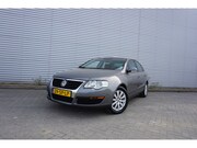 Volkswagen Passat - 2.0 FSI Trendline Airco / Cruise / Elektr. ramen / Trekhaak 