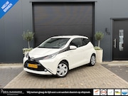 Toyota Aygo - 1.0 VVT-i x-play | Airco | Navigatie | Achteruitrijcamera |