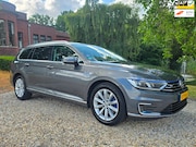 Volkswagen Passat - 1.4 TSI GTE Connected Series Plus