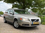 Volvo V70 - 2.5T Kinetic | LEder + Navi + Clima + Cruise nu €7.975,