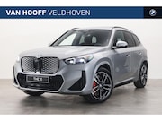 BMW iX1 - eDrive20 M Sport / Panoramadak / Trekhaak / Sportstoelen / M