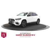Mercedes-Benz GLA-Klasse - 250 e AMG Line Black Optiek / Sfeerverlichting / Stoelverwar