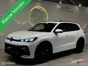 Volkswagen Tiguan - 1.5 eTSI 3x R-Line Panorama/Keyless/HUD/H&K/Trekhaak