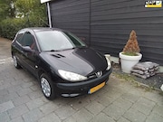 Peugeot 206 - 1.4 One-line Airco 5. drs Zeer Lux, s. NL auto