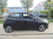 Peugeot 108 - 1.2 VTi Allure 2015 achter camera motor loopt 80%
