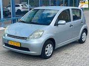 Daihatsu Sirion - 2 1.0-12V Trend Airco Stuurbekr 5-Deurs Nap