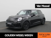 MINI Cooper - 3-Deurs 1.5 Essential | Navigatie | Black pakket | Parkeer s