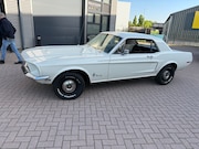 Ford Mustang - Coupe Wimbledon white met benchseat 6-cilinder