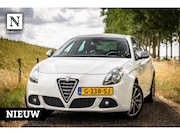 Alfa Romeo Giulietta - 1.4 T Distinctive | PDC | Trekhaak