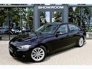 BMW 3-serie - 330e Essential NAVI LED PDC