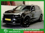 Lynk & Co 01 - 1.5 MY23 BLACK LINE PREMIUM RODE REMKLAUWEN ZWARTE HEMEL 360