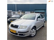 Skoda Fabia - 1.4-16V Elegance | APK | Stoelverwarming | Airco | Parkeerse