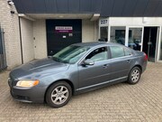 Volvo S80 - 2.5 T Momentum / NIEUW MODELJAAR / LEDER / NAVI / TREKHAAK /
