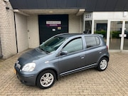 Toyota Yaris - 1.3 VVT-i Blue / AIRCO / 5 DEUREN / ALU VELGEN / APK SEPTEMB