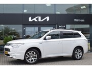 Mitsubishi Outlander - 2.0 PHEV instyle+ | Trekhaak | Leder | Camera | Navigatie | 