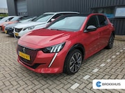 Peugeot e-208 - EV GT Pack 50 kWh | Fase 3 laden | Navigatie | Camera | Stoe