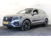 Volkswagen Touareg - 3.0 TDI R-Line |Pano|Trekhaak|Achterbank verw.|