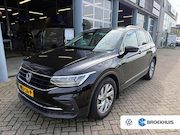 Volkswagen Tiguan - 1.5 TSI 150PK DSG-7 Life Business | TREKHAAK | NAVIGATIE | C