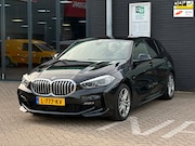 BMW 1-serie - 118i Business Edition /SFEERVERLICHTING/CAMERA/NAVI/NL-AUTO
