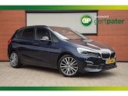 BMW 2-serie Active Tourer - 218i Sportline Trekhaak/Shadowline/18 Inch/Camera/Stoelverwa