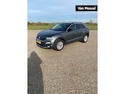 Volkswagen T-Roc - 1.5 TSI Style | ACHTERUITRIJCAMERA | TREKHAAK | STOELVERWARM