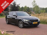 BMW 3-serie - Touring 320e | Facelift | 19 Inch | Camera | Sfeerverlichtin