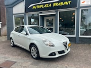 Alfa Romeo Giulietta - 1.4 T Distinctive/ AUTOMAAT / CRUISE/ LEER/ USB/ 17 INCH/ 17