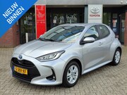 Toyota Yaris - 1.5 Hybrid STYLE TREKHAAK PARK-SENSOREN STOELVERW BLIND SPOT