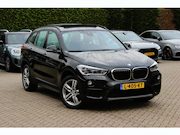 BMW X1 - sDrive18i / Panoramadak / Leder / Parkeerhulp V+A / Navigati