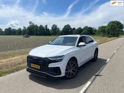 Audi Q8 - 55 TFSI Black and White Edition