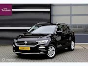 Volkswagen T-Roc - 1.5 TSI Style Business Trekhaak Carplay Adaptive Cruise cont