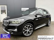 BMW X1 - 20i sDrive Panorama / HUD / Trekhaak / Leder / LM 18"