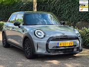 MINI Cooper - Camden Edition CarPlay Black Panel Navi 2e Eig NAP NL Zwart