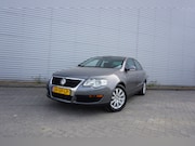 Volkswagen Passat - 2.0 FSI Trendline Airco / Cruise / Elektr. ramen / Trekhaak