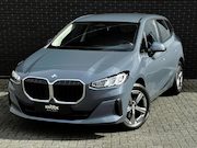 BMW 2-serie Active Tourer - 220i Automaat / Live Cockpit Professional / Navigatiesysteem