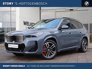 BMW iX1 - eDrive20 M Sport / Panoramadak / Trekhaak / Sportstoelen / A
