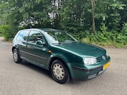 Volkswagen Golf - 1.6 Trendline | Automaat | 111.000km NAP | Airco | APK 06-20