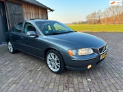 Volvo S60 - 2.4 Kinetic AUTOMAAT , NL AUTO, LEER , STOELVERWARMING, SCHU