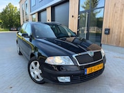 Skoda Octavia - 1.9 TDI Elegance (bj 2008) AUTOMAAT/CLIMA/NAVI/XENON