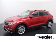 Volkswagen T-Roc - 1.5 TSI Life | 150 PK | Trekhaak | Adaptive Cruise Control |